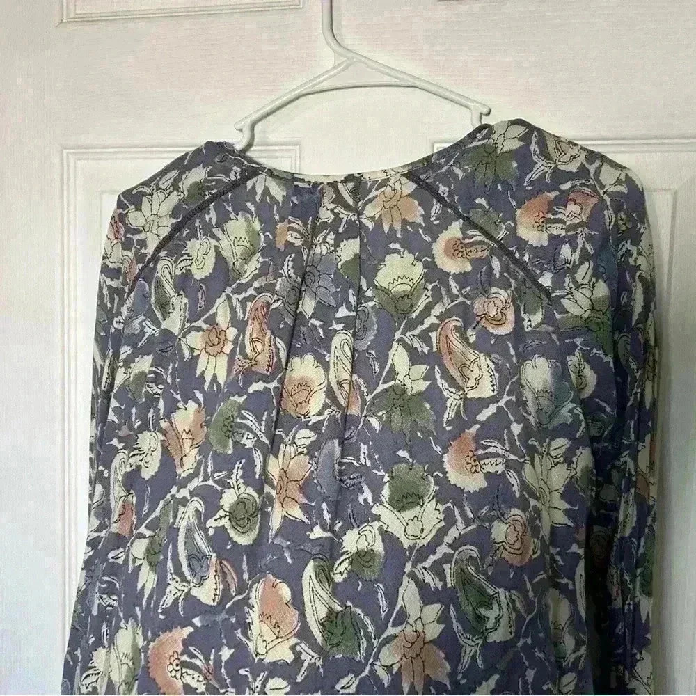 Lucky Brand Pullover, round Neck with v-neck at tie, boho, flower, top. Small - Picture 7 of 9